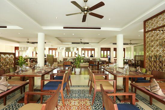 Four Plates Restaurant